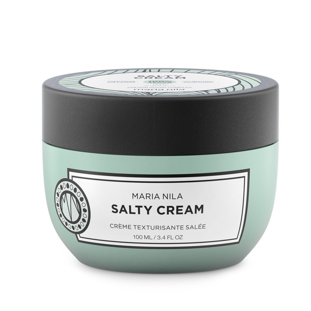 Salty Cream de Maria Nila (26 euros) una crema de peinado ligera que aporta al cabello una sensación de mar. La crema también es perfecta para el control y la definición del cabello rizado.