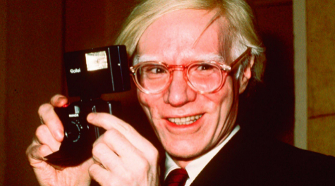 Andy Warhol en una exposicin de su obra en Nueva York en 1976.