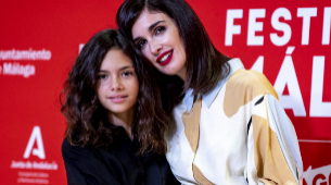 Paz Vega y su hija Ava Salazar en el photocall del Festival de...
