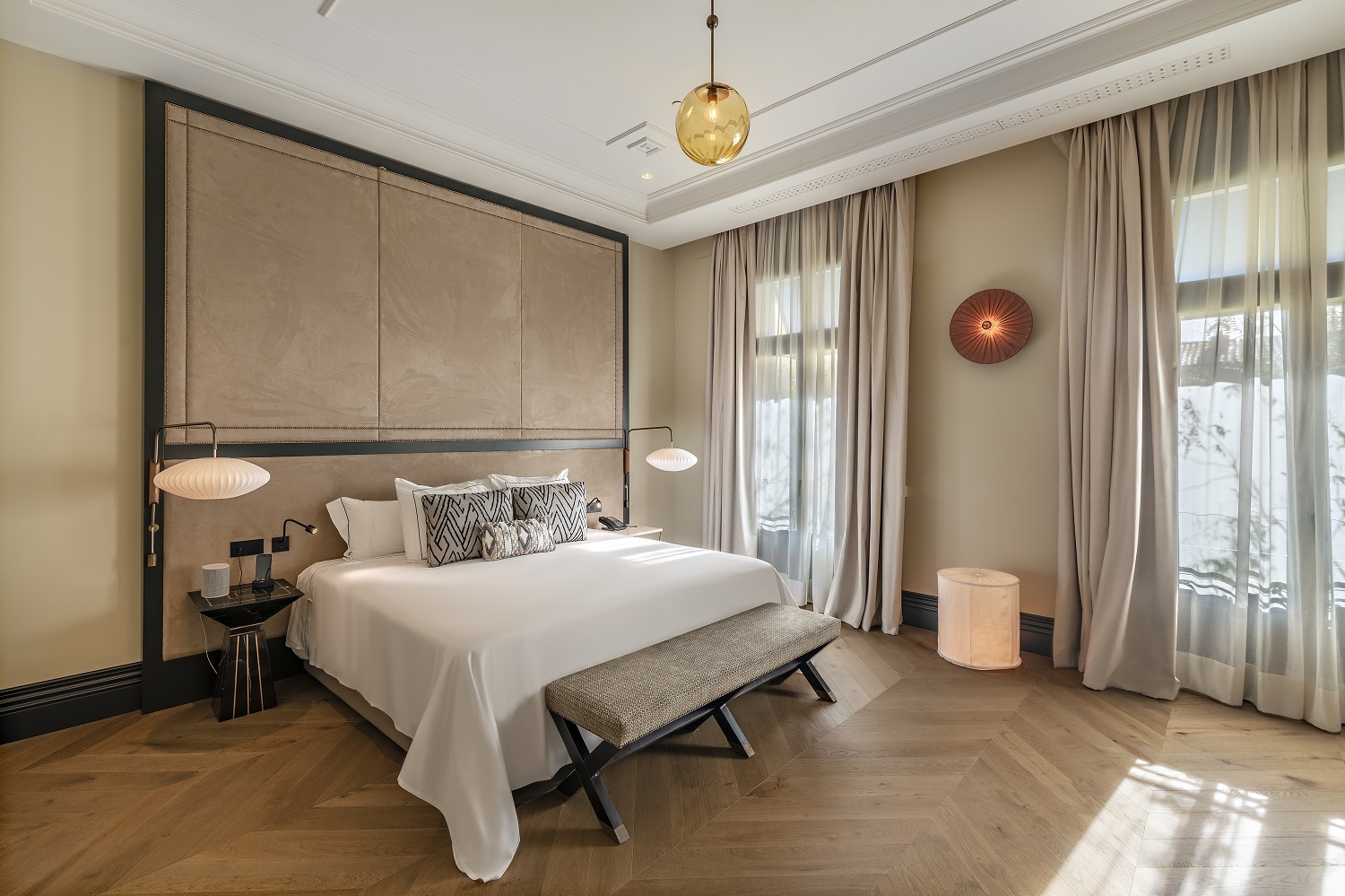 Pasar una noche romántica con tu pareja o de desconexión en este céntrico hotel de Madrid está al alcance de tu mano.