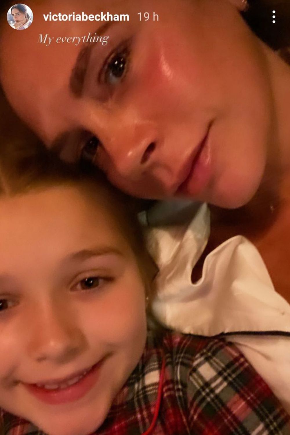 Victoria Beckham en su selfie sin maquillaje junto a su hija Harper.
