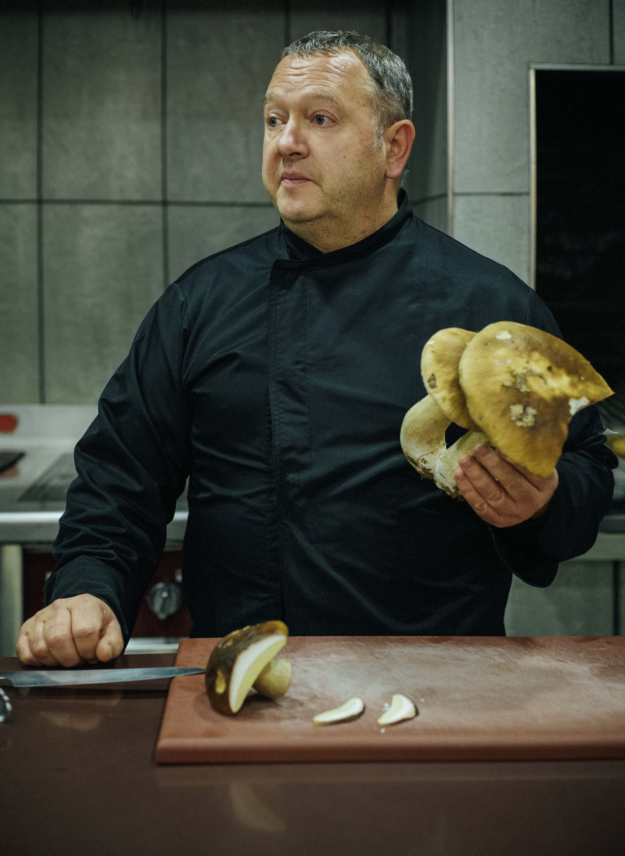 El empeño de su propietario, José Ignacio Jáuregui, del restaurante Maskarada, en Lekumberri, es la recuperación del cerdo pío negro o euskal txerri
