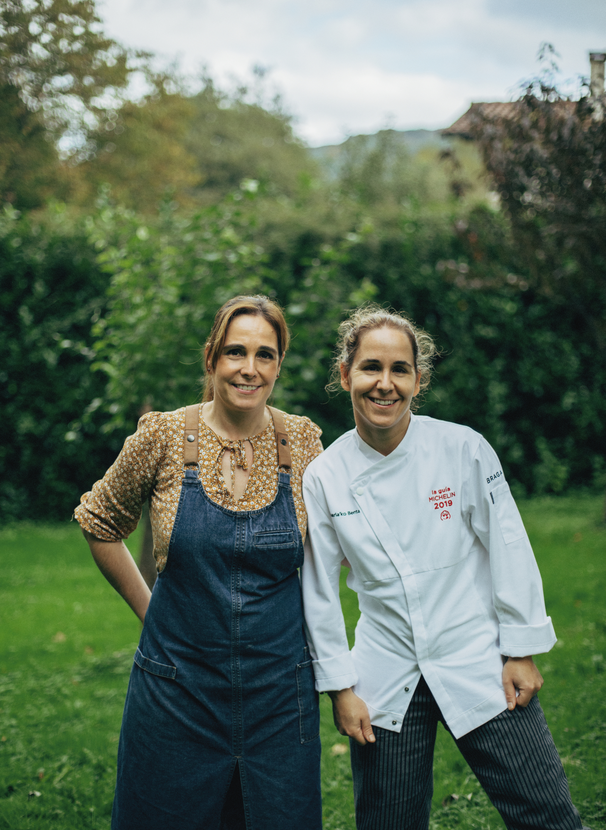 Las hermanas Haizea y Lorea Luzuriaga, al frente del restaurante Donamariako Benta en Donamaría, que inventan con el producto local los platos más exquisitos con menús de entre 25 y 35 euros,