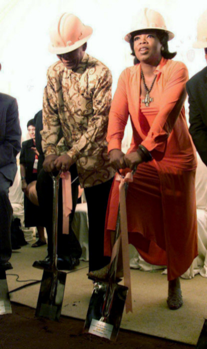 Con Nelson Mandela en la inauguración de la academia en 2002.