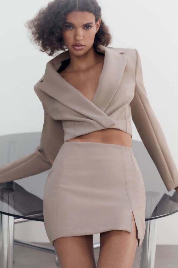 Minifalda con apertura de Zara