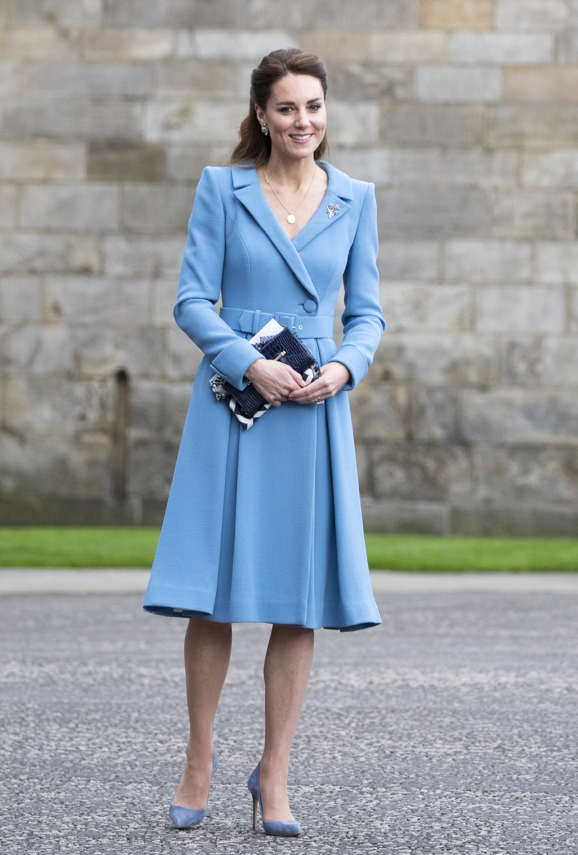Kate Middleton con vestido tipo blazer.