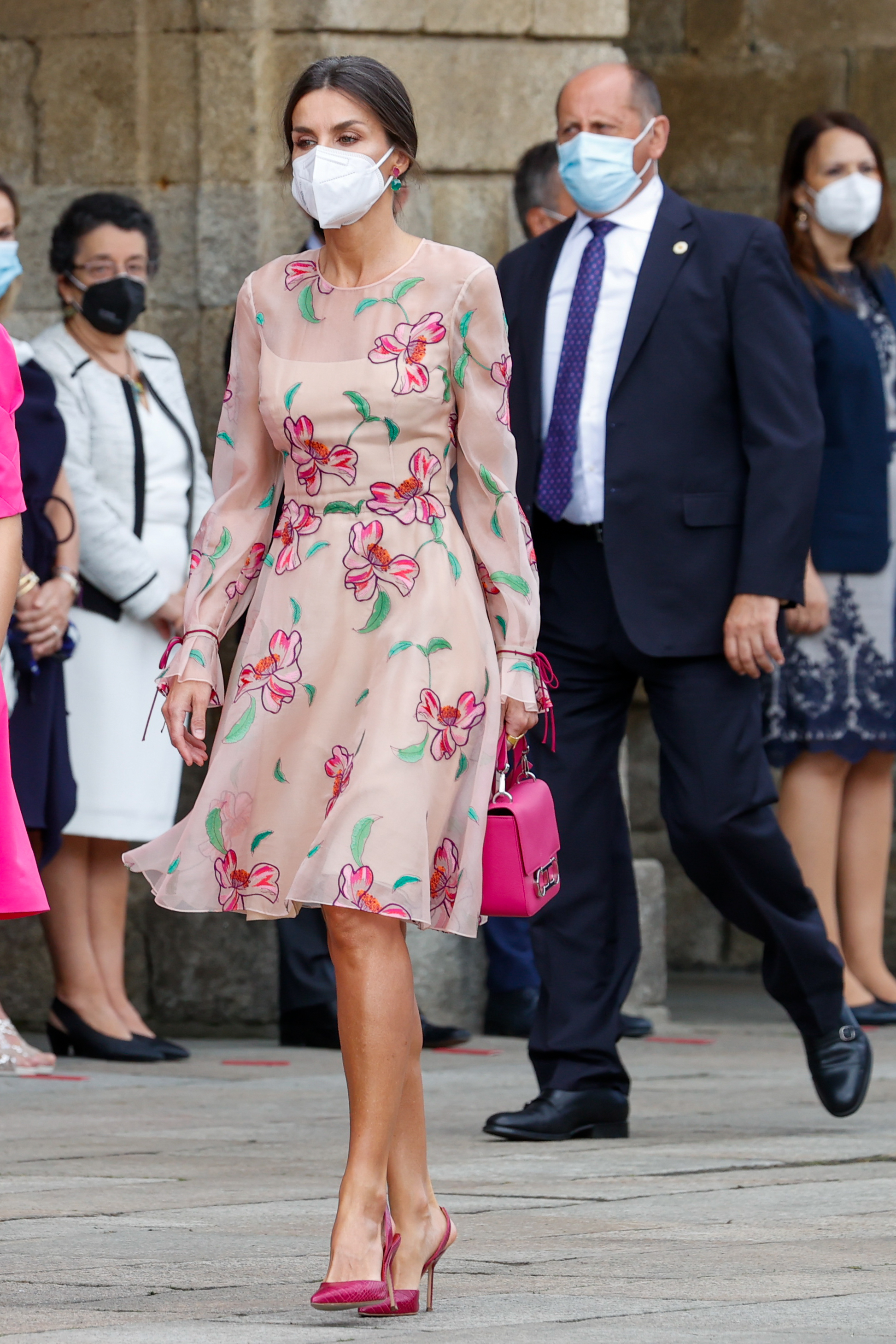 La Reina Letizia con vestido de Carolina Herrera.