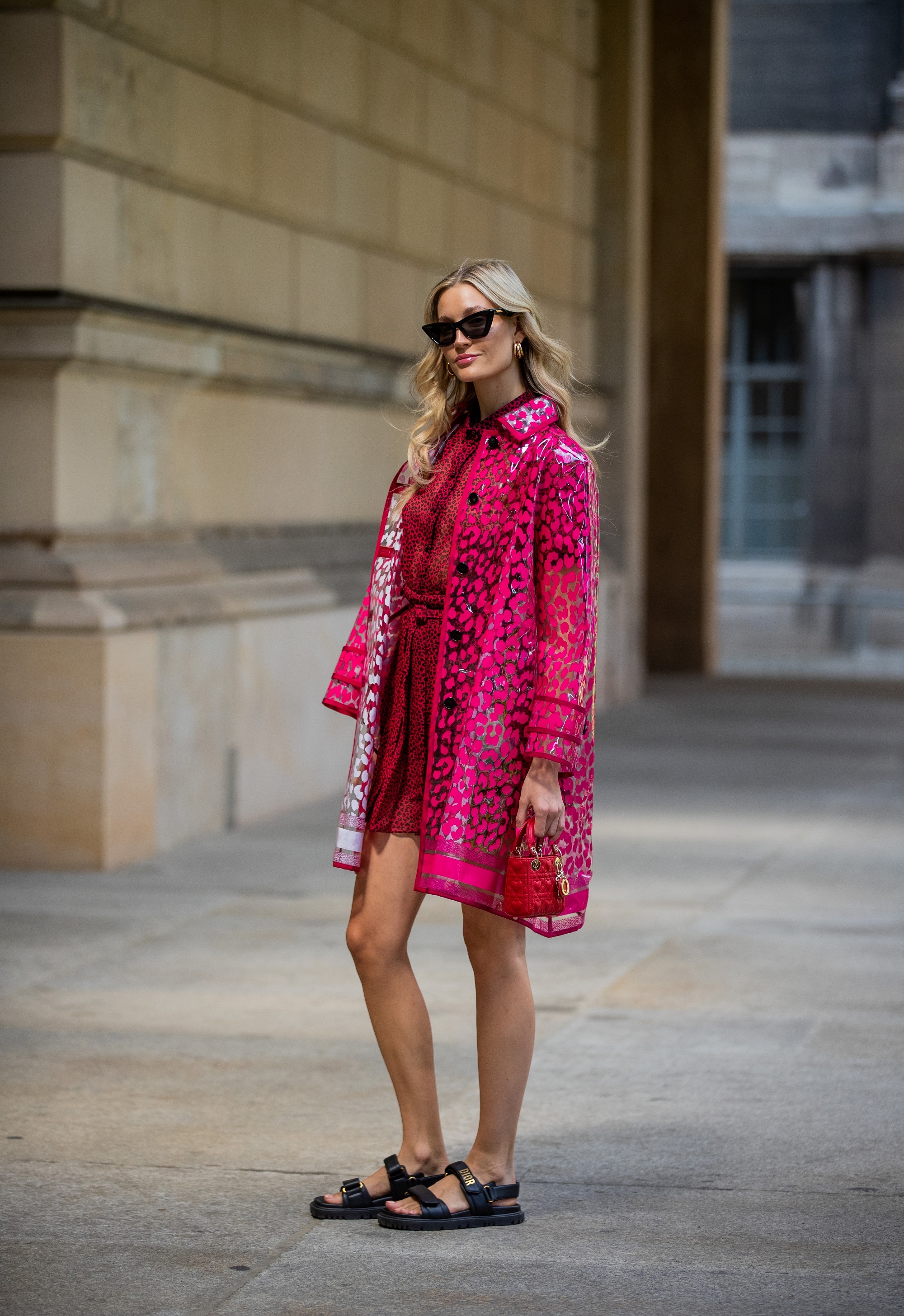 La influencer alemana Mandy Bork con total look de Dior.