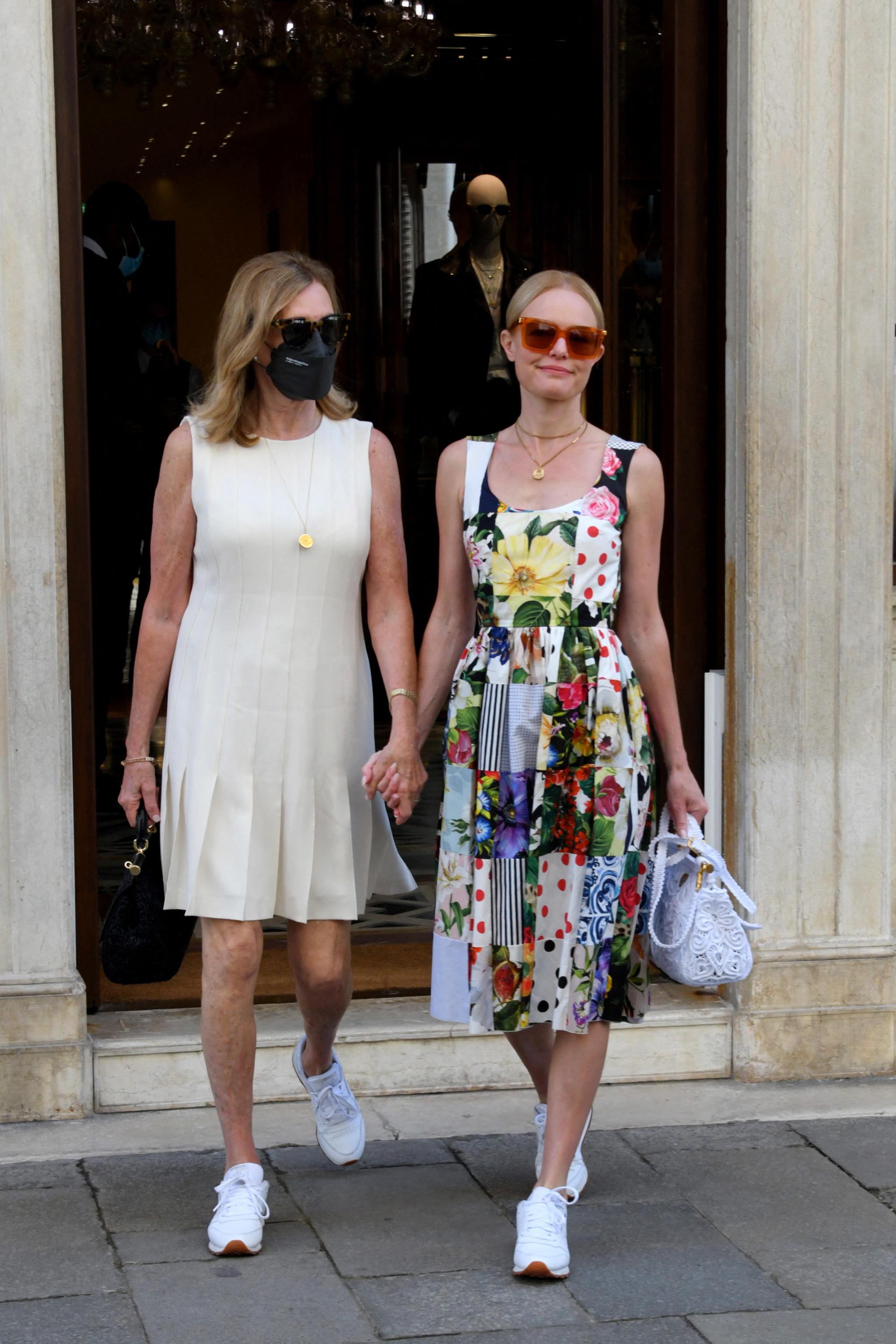 Kate Bosworth y su madre Patricia Bosworth de compras en Venecia