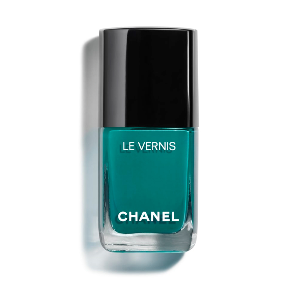 Laca de uñas Le Vernis 755 Harmony de Chanel en tono verde esmeralda.