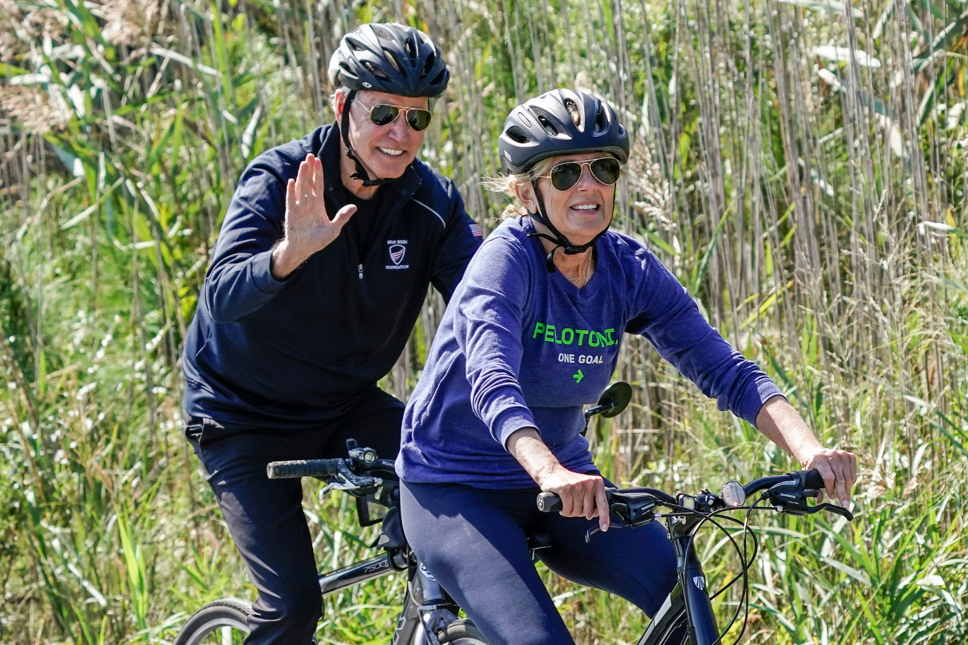 Jill Biden junto a su marido, Joe Biden, demuestran que el ejercicio puede ser una opción genial para mantenerse en forma más allá de los 70.