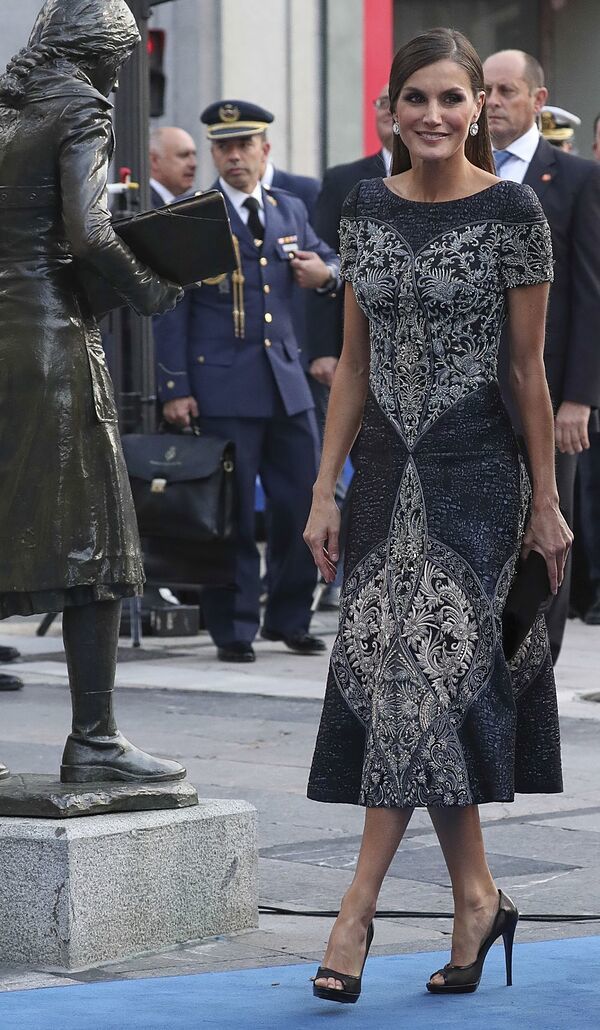 La reina Letizia en los Premios Princesa de Asturias con vestido de Felipe Varela.