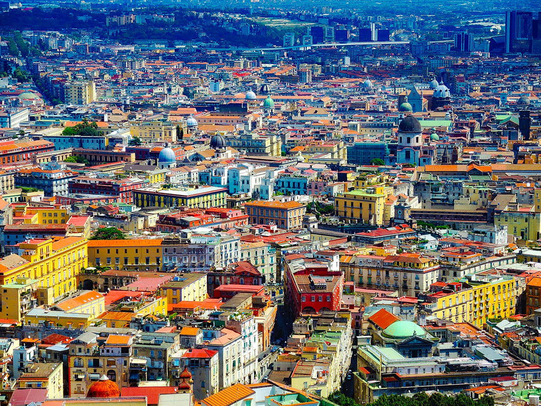 La ciudad de Nápoles es la más poblada del sur de Italia y su centro histórico es Patrimonio de la Humanidad de la Unesco.