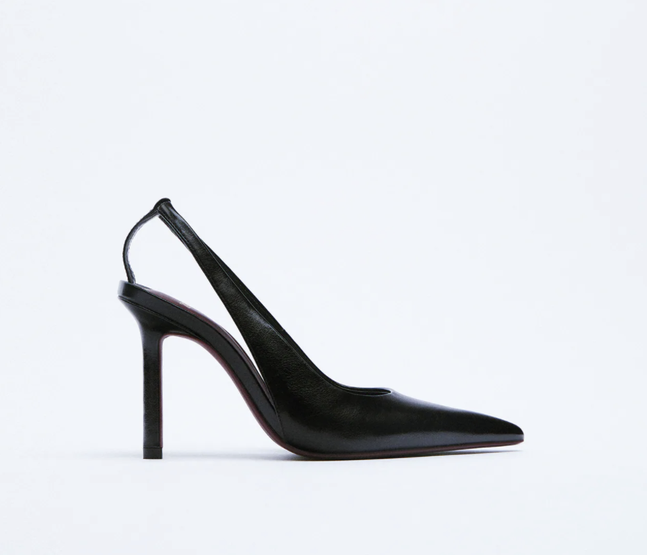 Zapatos de tacón con aberturas en color negro