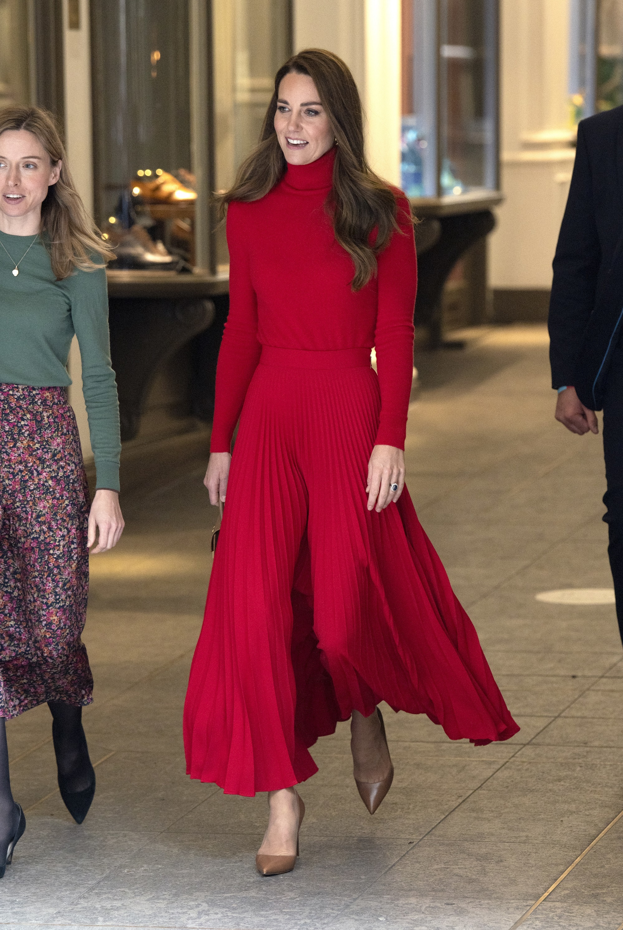 Kate Middleton con un conjunto rojo en Londres.