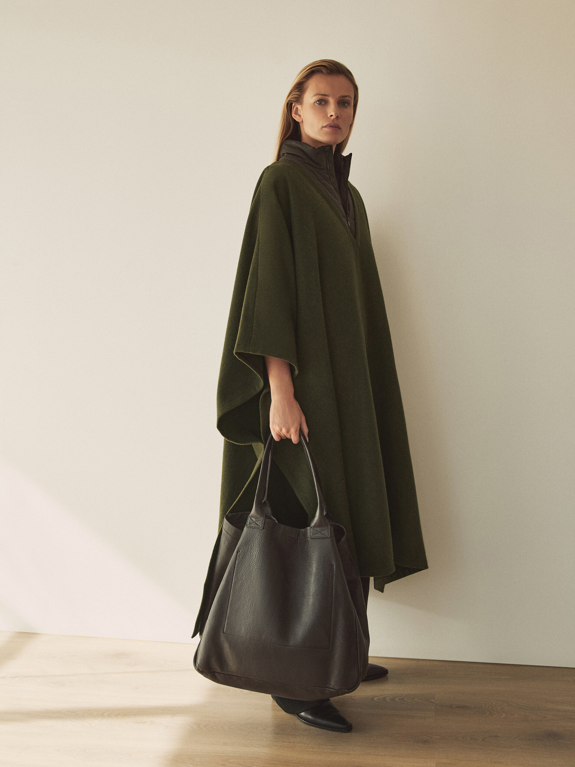 El abrigo capa con chaleco extraíble, una de las propuestas más versátiles y elegantes de Massimo Dutti