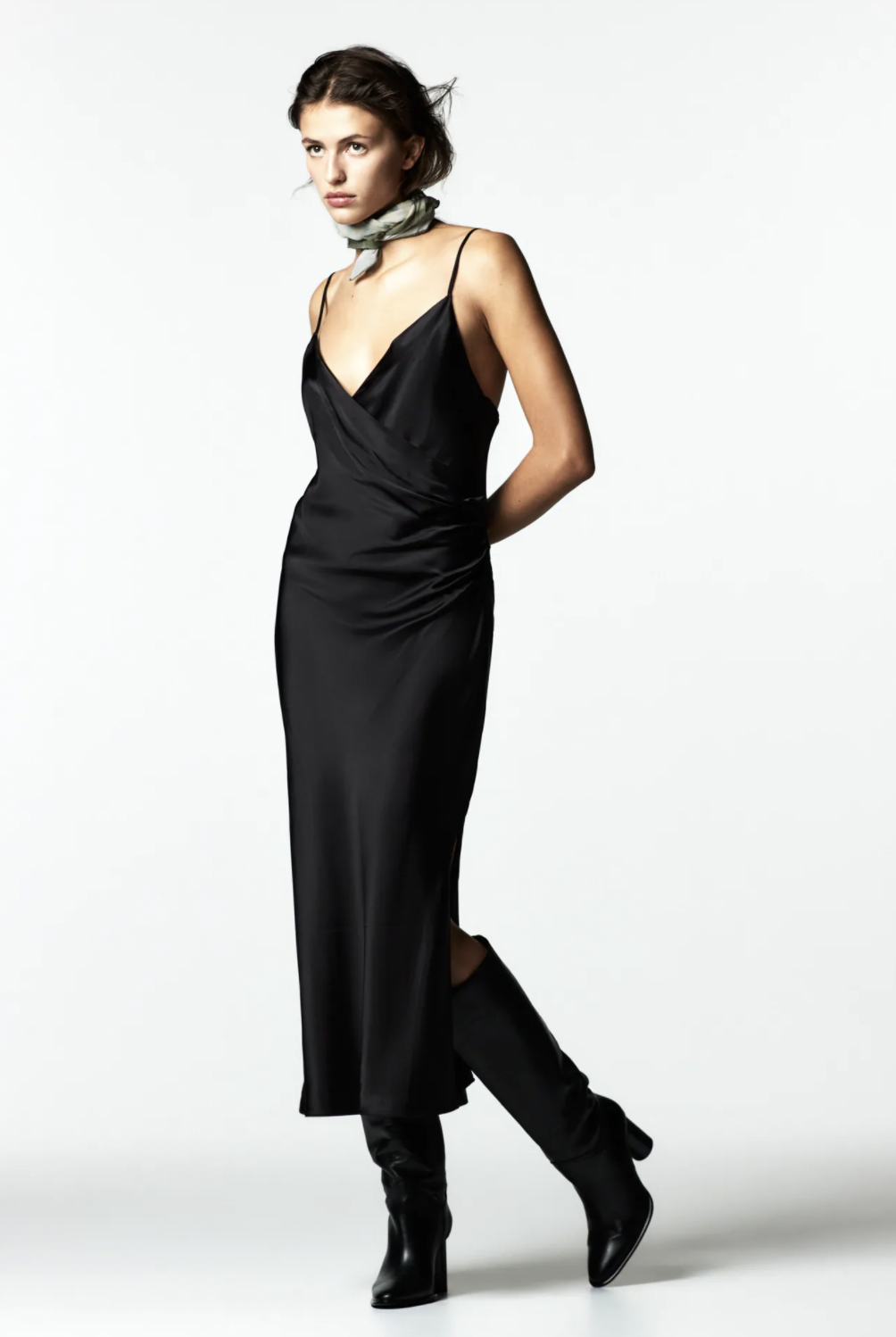 El vestido negro es un bsico de fondo de armario que puedes adquirir en la seccin Special Prices de Zara