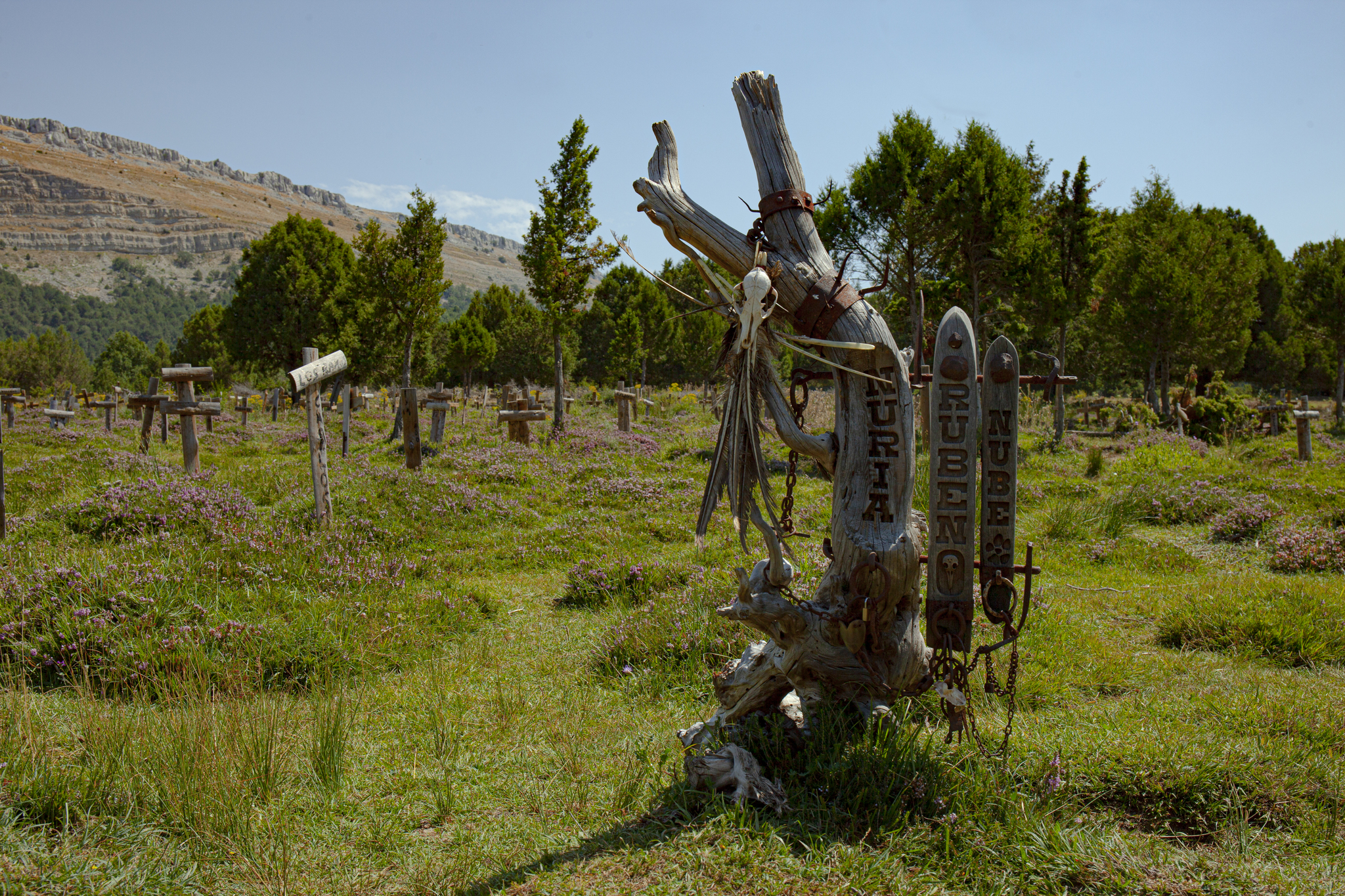 Clint Eastwood pas por el cementerio de Sad Hill en el valle de Mirandilla. Motivo ms que suficiente para visitar este mtico lugar.