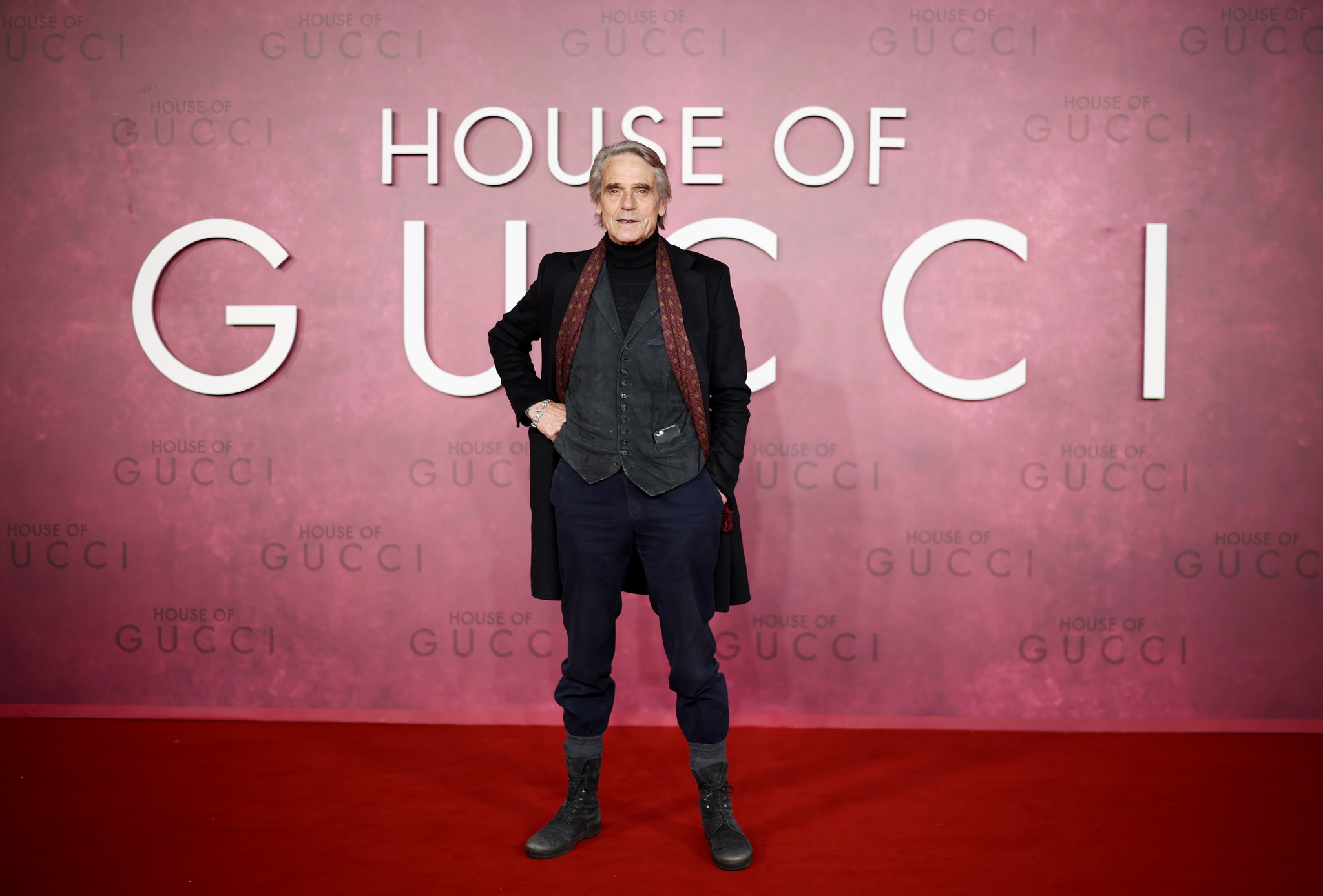 Jeremy Irons en el estreno de House of Gucci en Londres.