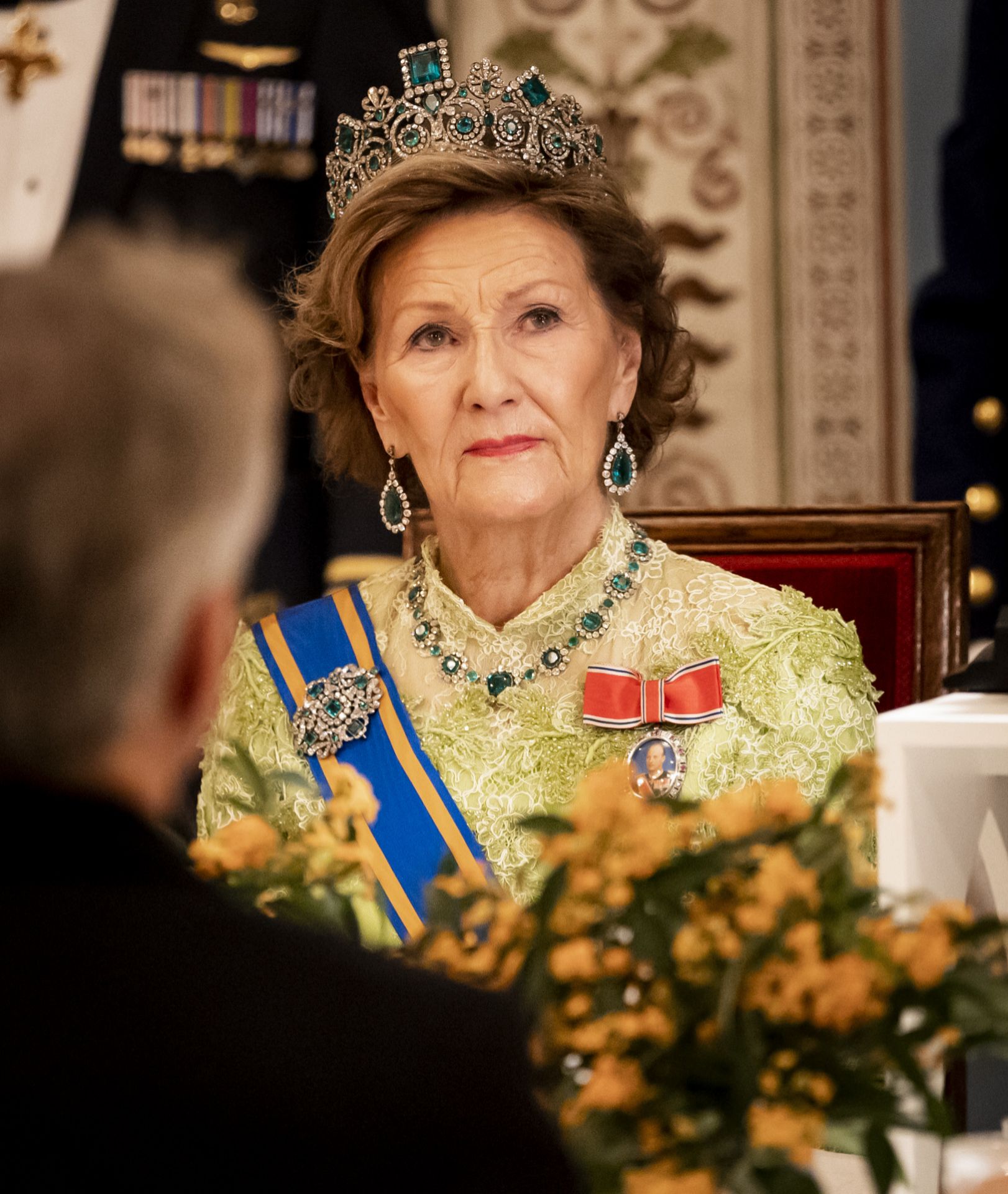 La reina sonja de noruega postal 