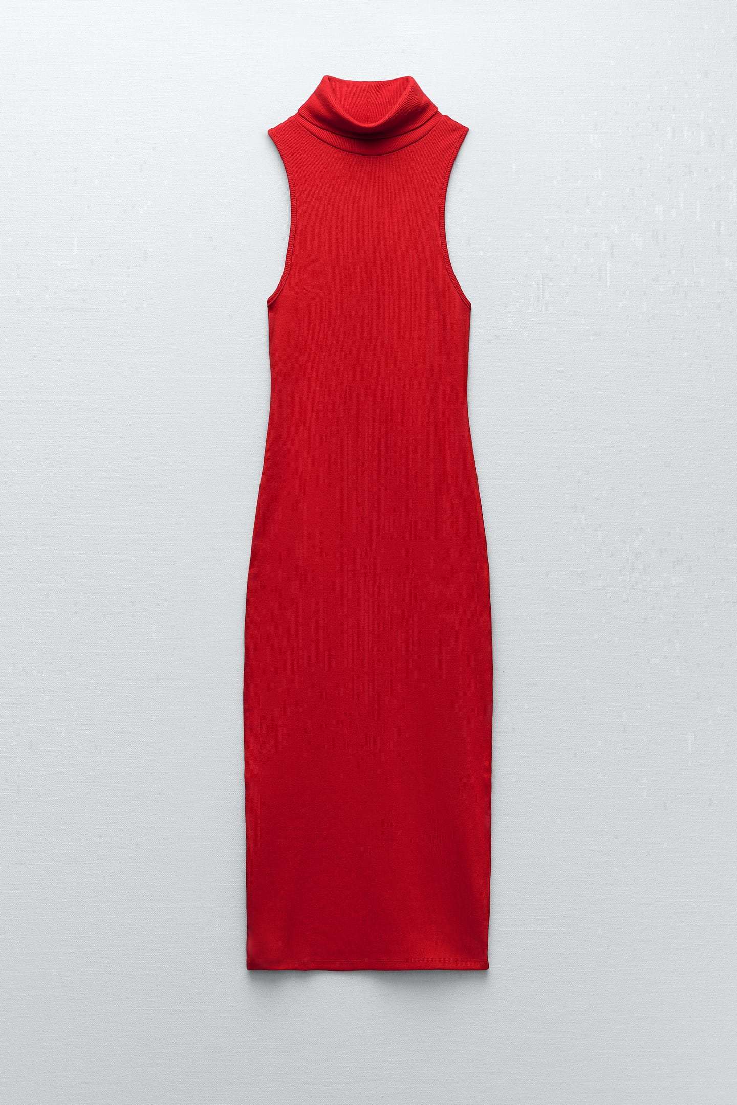 Vestido rojo de Zara.