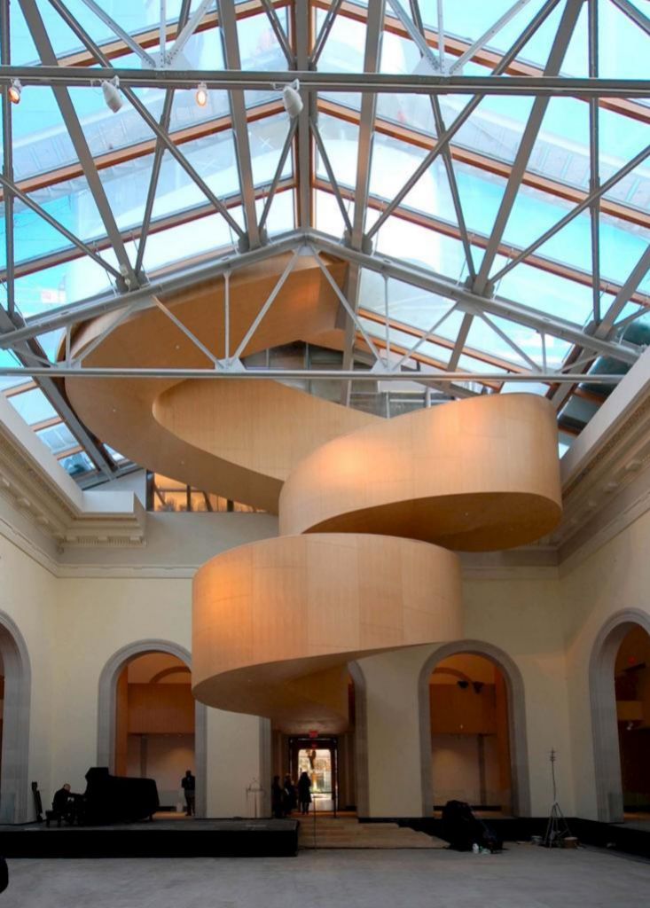 Fachada de la Art Gallery, diseño de Gehry.