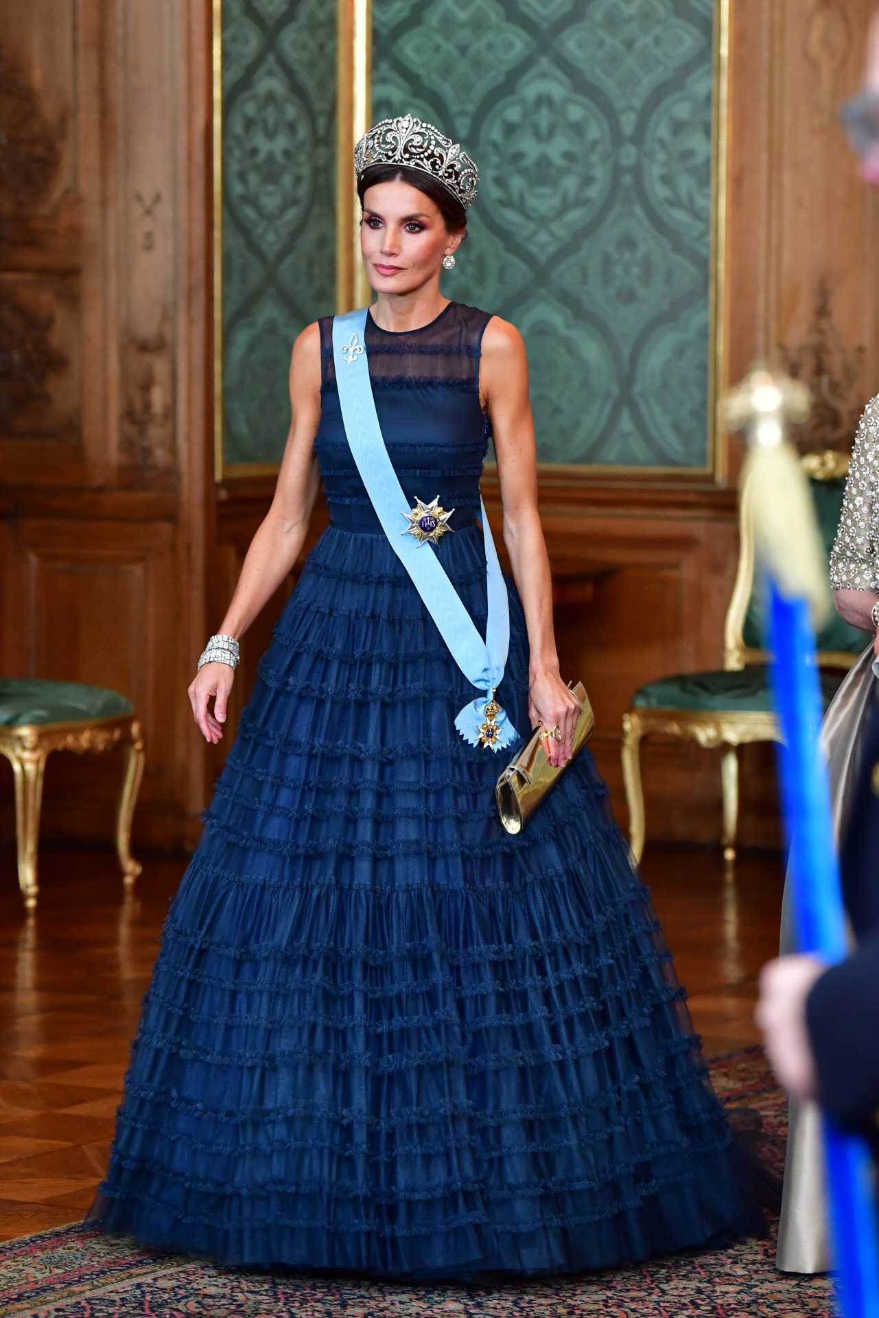 Letizia con un vestido de gala de H&M.
