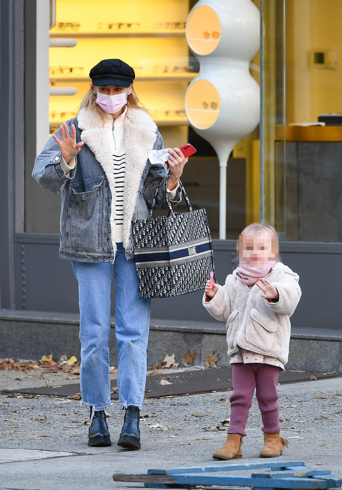 La actriz Diane Kruger  con su hija.