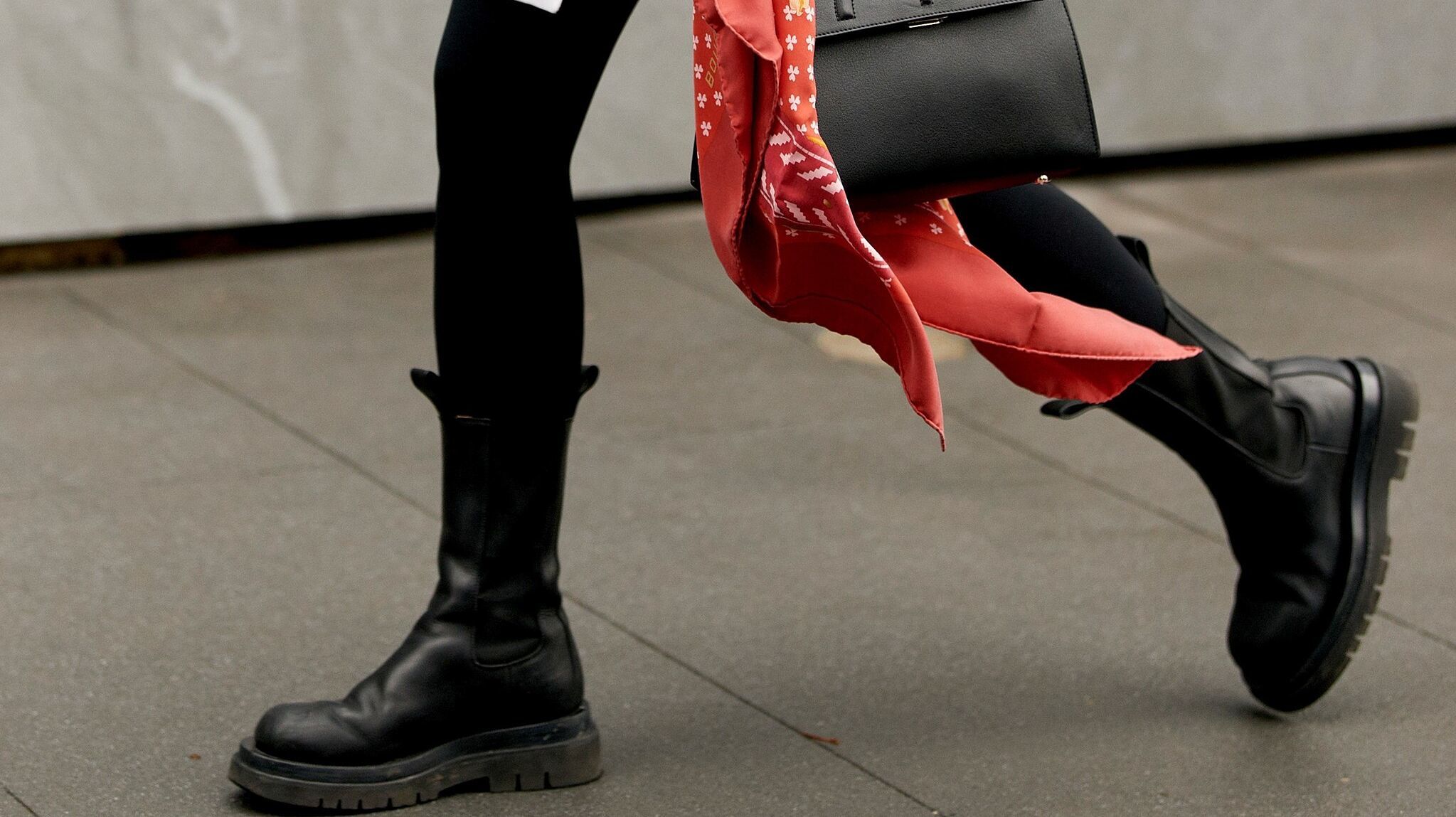 Sara Carbonero y las botas con cordones de Primark sus looks más casuales | Telva.com