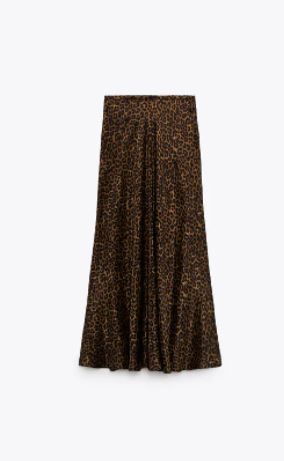 La falda en estampado animal de Zara (17,95 euros).