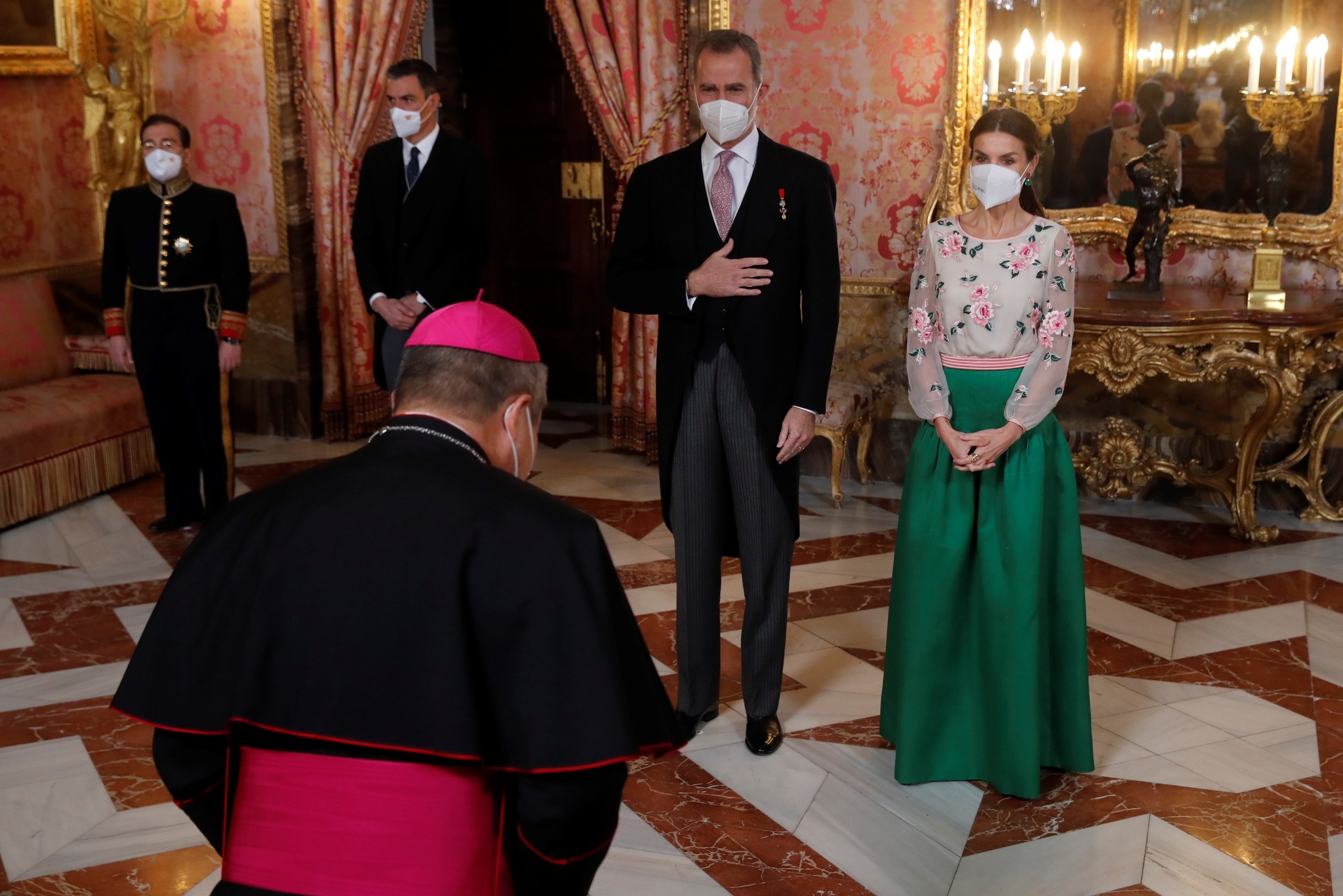 Los reyes reciben al nuncio apostólico en España, Bernardito Auza durante la recepción al cuerpo diplomático acreditado en España.