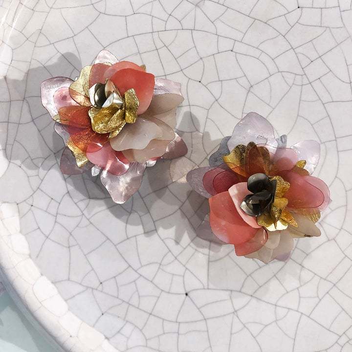 Pendientes en forma de flor, JimenaRilova x Mimoki.