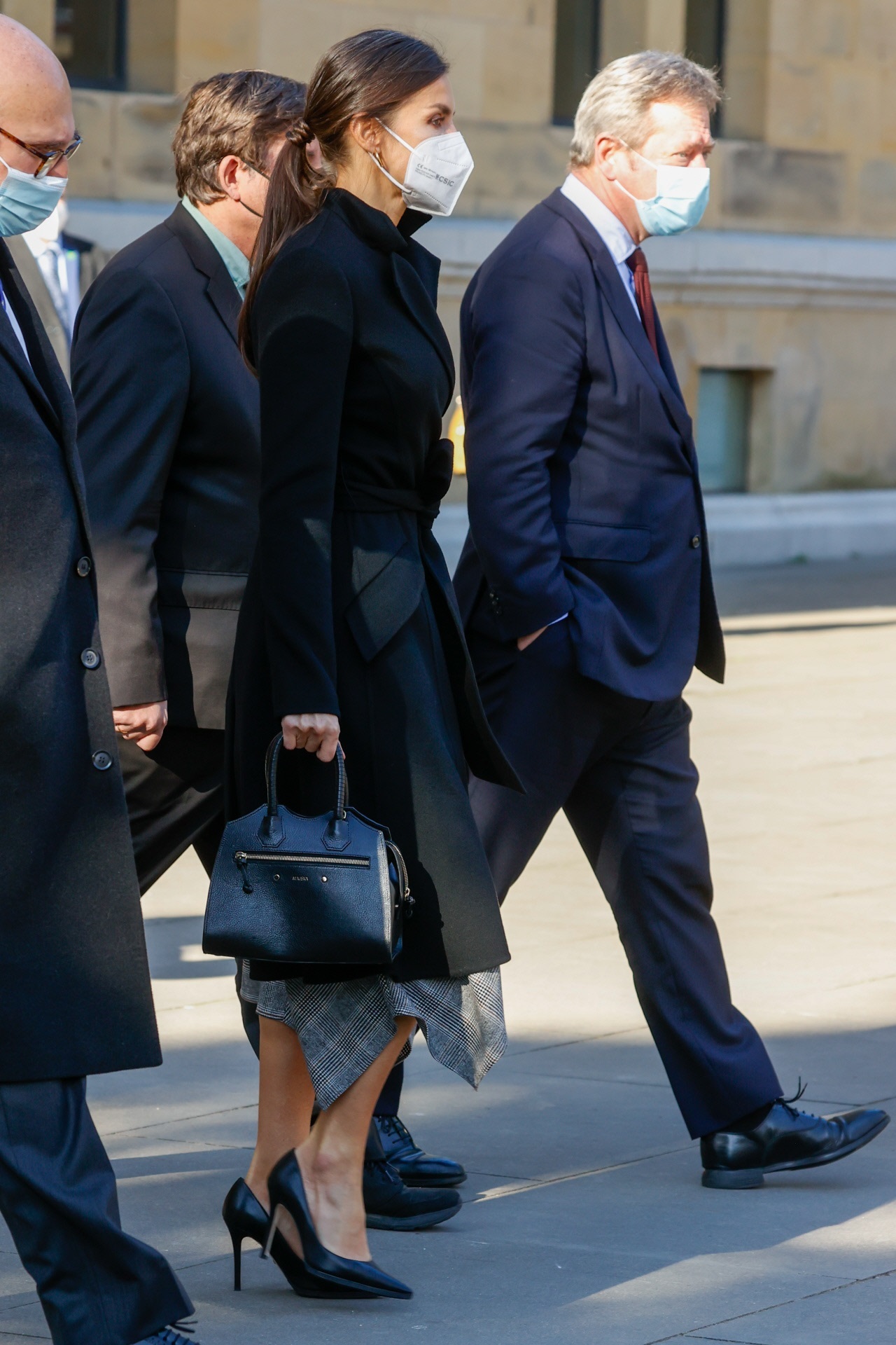 La reina Letizia con bolso de Mauska.