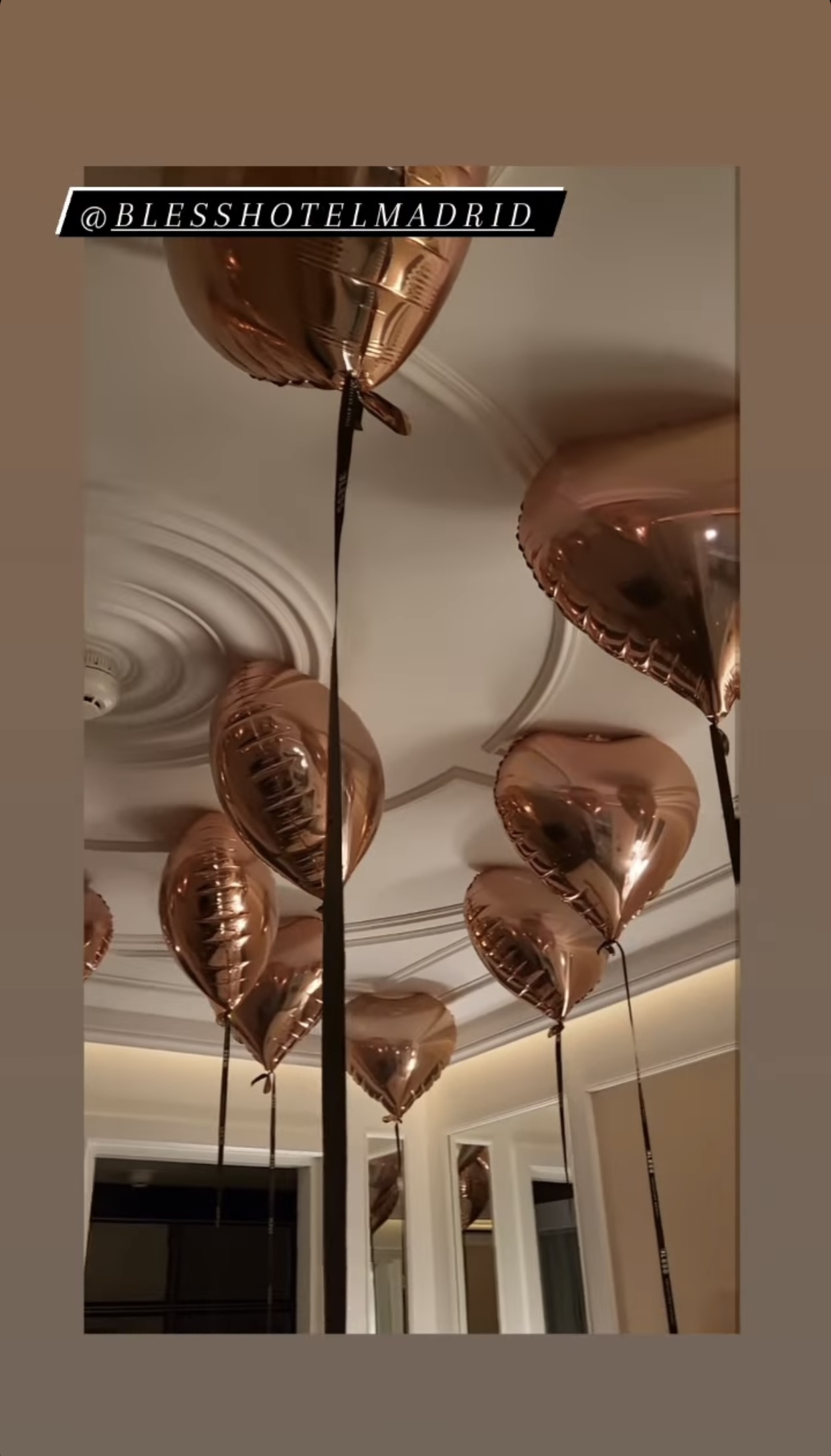 La habitación con globos en forma de corazón de Paula Echevarría