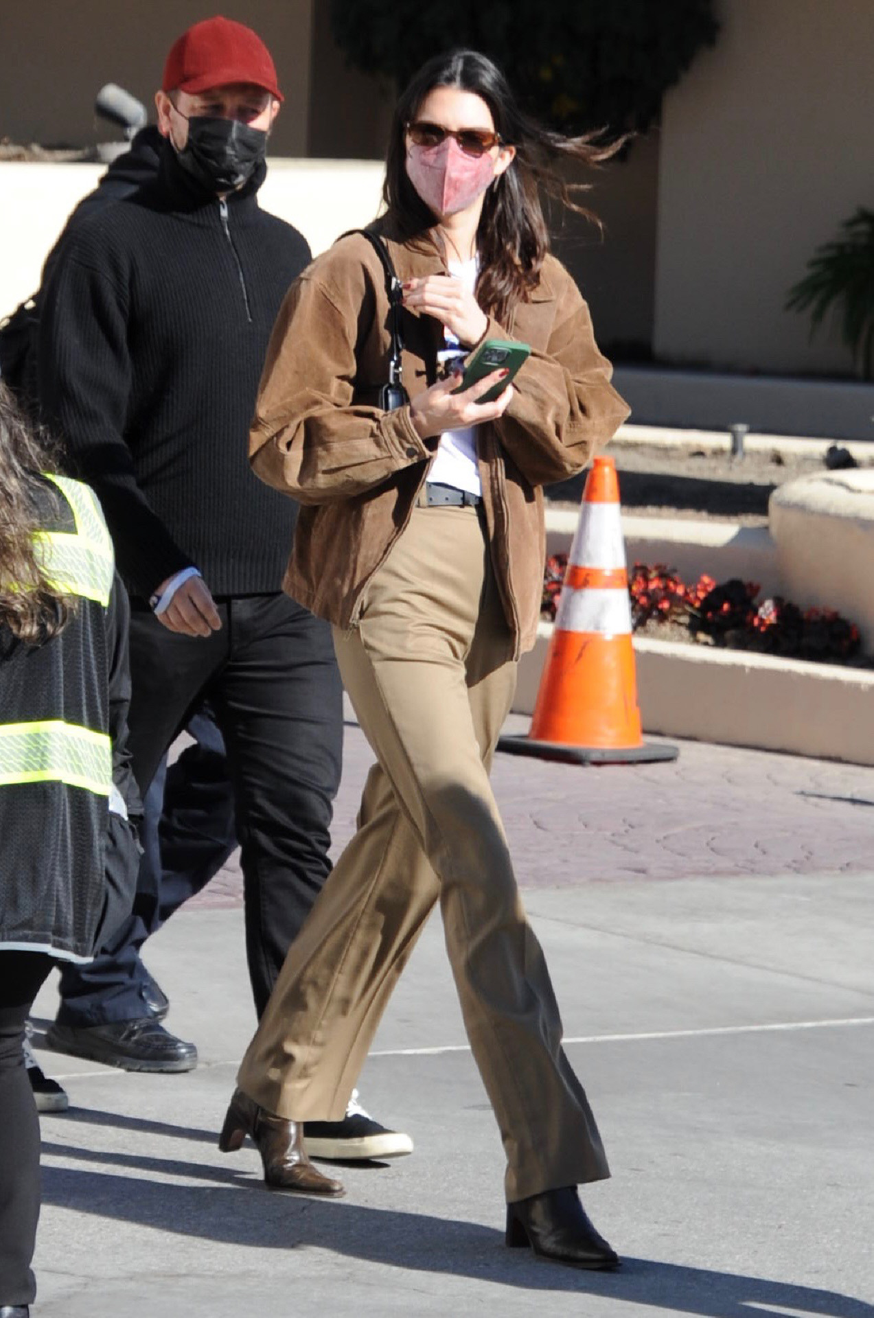 El look en marrón de Kendall Jenner