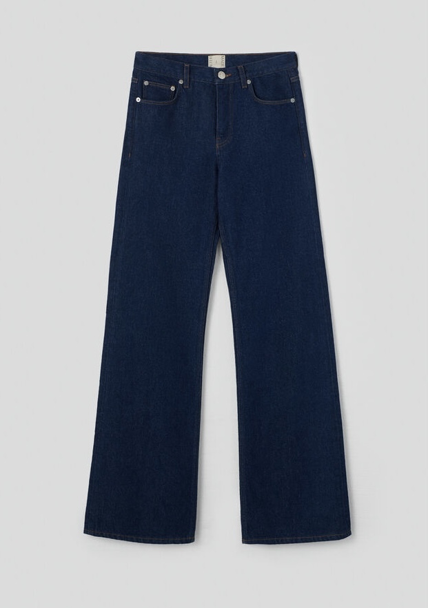 Jeans de pernera ancha, una de las tendencias de la primavera.