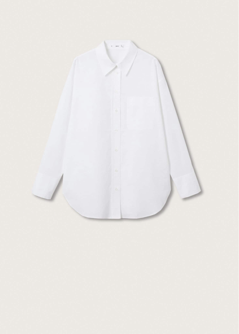 Camisa blanca con bolsillo. Mango (25, 99 euros).