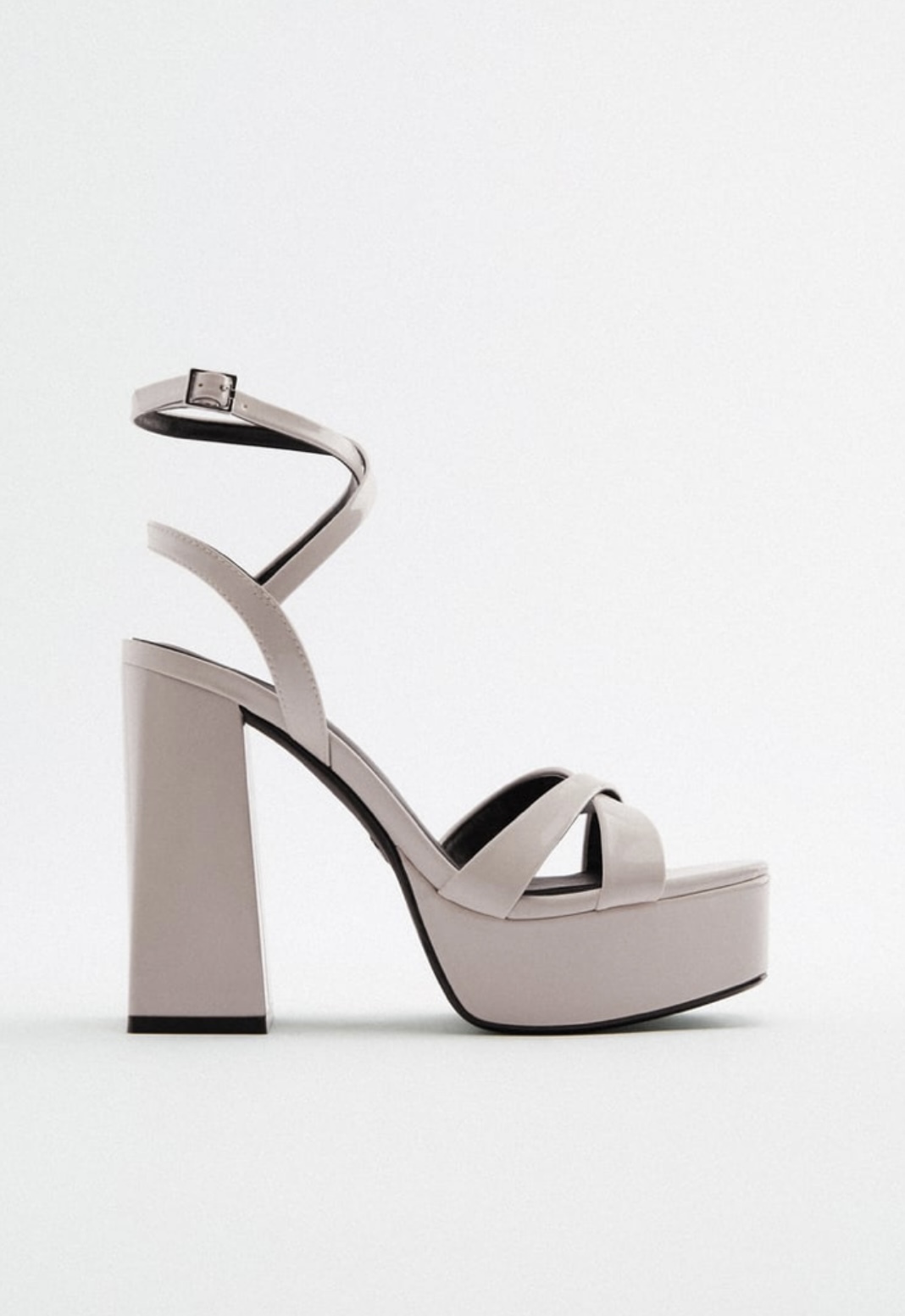 Sandalias blancas de Zara