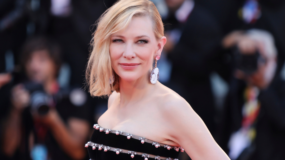 Cate Blanchett luce un maquillaje impecable a sus 52 aos.