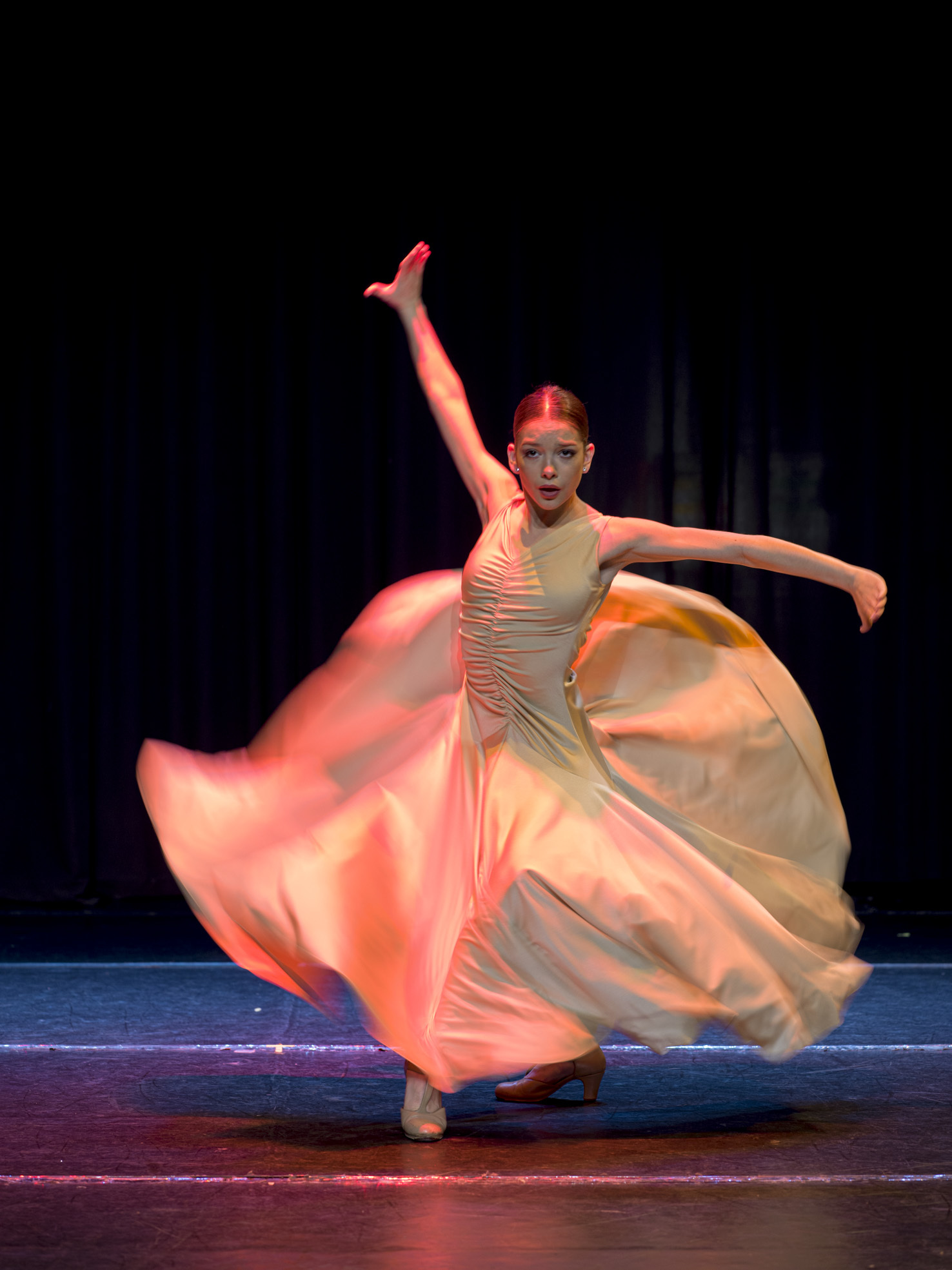Una de las bailarinas con vestuario de Alvarno.