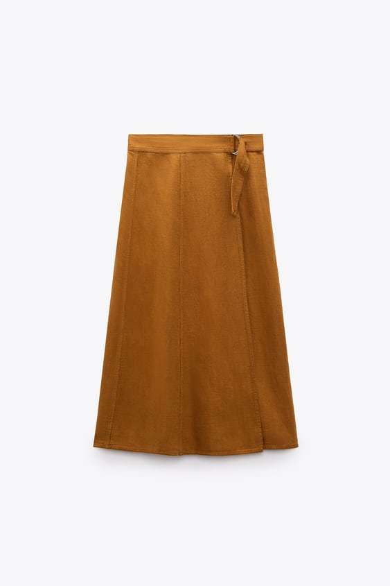 Falda marrón de lino (25,99 euros).