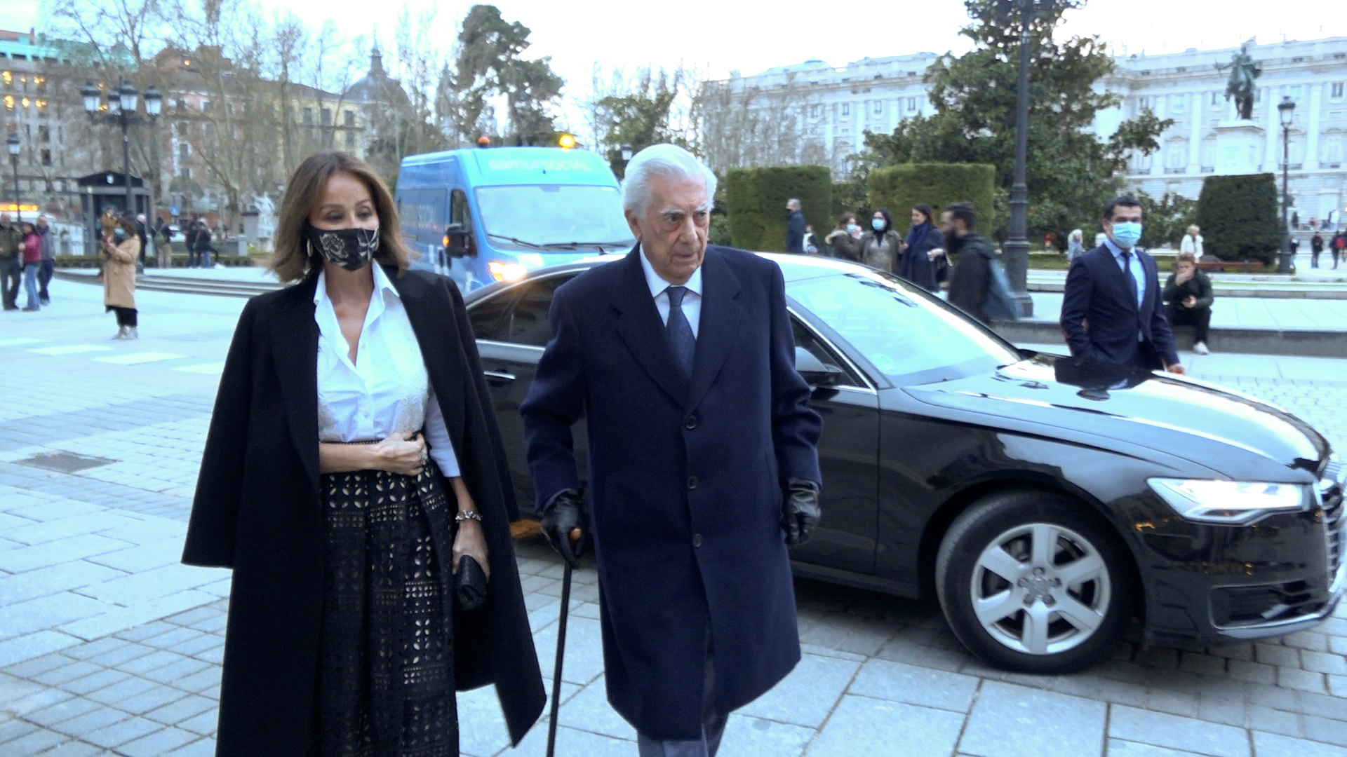Isabel Preysler y Mario Vargas Llosa llegando al Teatro Real.