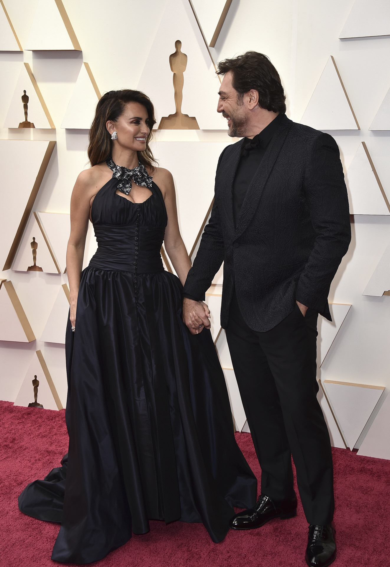 Penélope Cruz y Javier Bárdem en la alfombra roja de los Premios Oscar 2022.