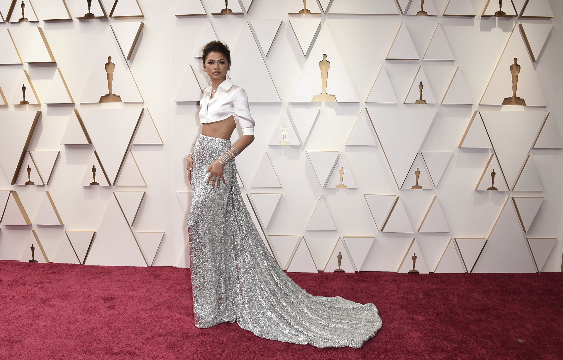Zendaya con un look de Valentino en los Oscar 2022.
