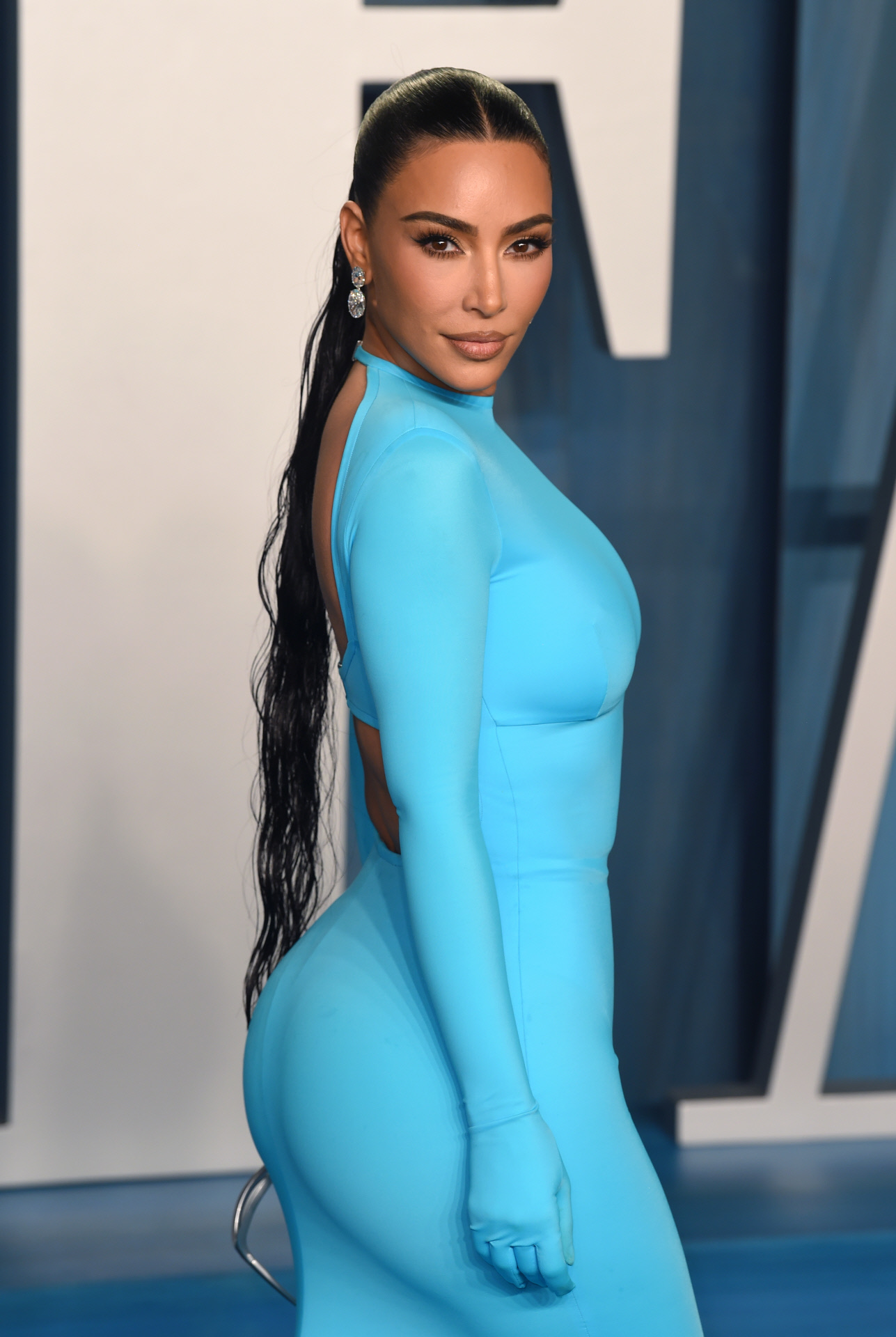 Las melenas XXL también se llevan esta temporada. Kim Kardashian la luce con efecto wet, otra tendencia.