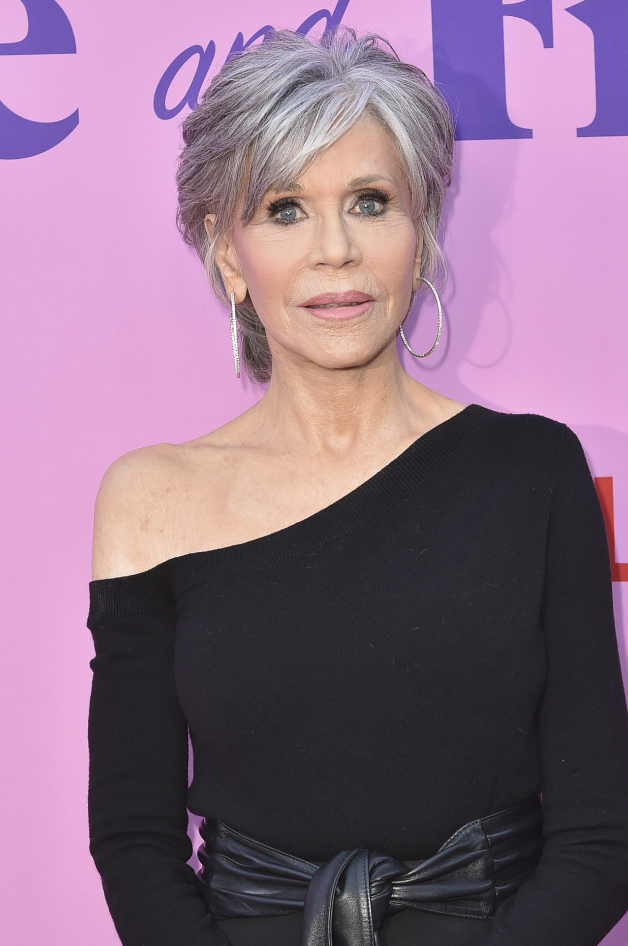 El nuevo pixie de Jane Fonda con la técnica grey blending para lucir sus canas.