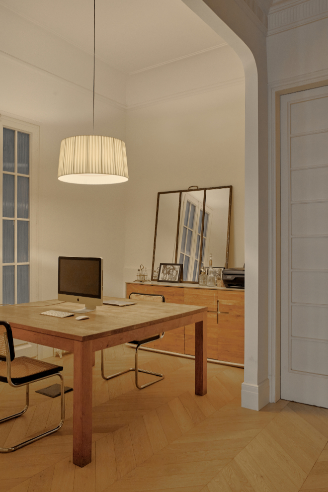 El despacho, ambientado con materiales naturales y tonos tranquilos