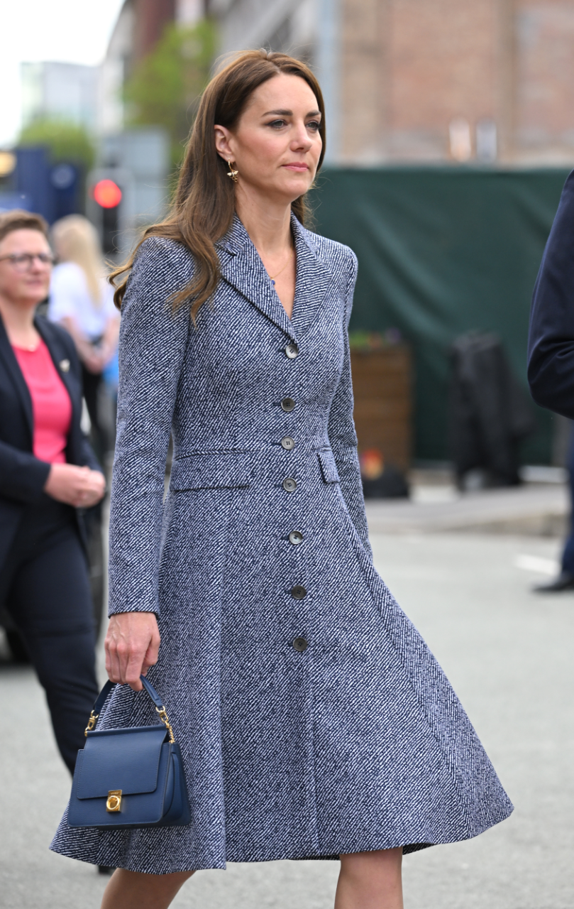 Kate Middleton en la inauguración del memorial Glade of Light con el modelo Número Siete de Polène