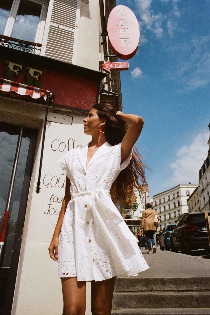 Pensativo enlazar Hablar con Marta Ortega, con el look más ponible del verano: vestido blanco y  sandalias | Telva.com