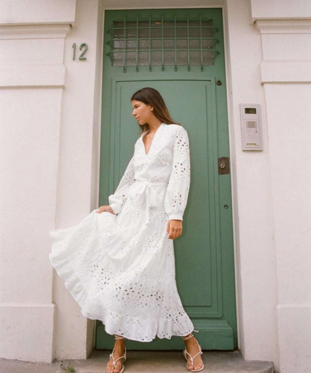 es bonito Astronave aritmética Marta Ortega, con el look más ponible del verano: vestido blanco y  sandalias | Telva.com